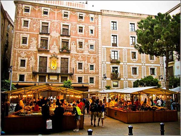Descubre la Plaça del Pi | Aragaza - Tu estilo hecho en Barcelona - Barcelona Fashion - Camisas de Calidad