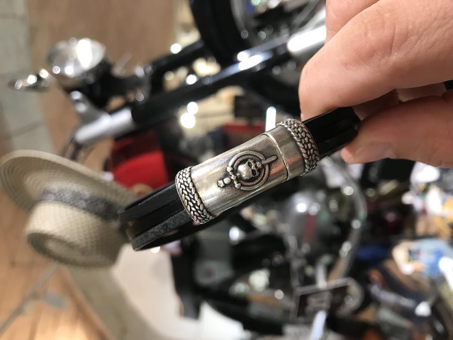 Pulsera Bra 236 | Aragaza - Your shirt made in Barcelona - Quality shirts