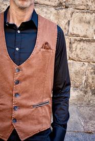 Chaleco Bcn Koss Caramello | Aragaza - Tu estilo hecho en Barcelona - Barcelona Fashion - Camisas de Calidad