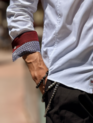 Chemise Cansano blanche avec détails de poignets ROUGES | Aragaza - Votre chemise faite à Barcelone - Mode de Barcelone - Chemises de qualité