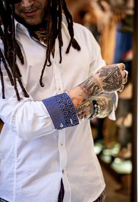 Camisa Blanca Camere Puño Azul | Aragaza - Tu estilo hecho en Barcelona - Barcelona Fashion - Camisas de Calidad