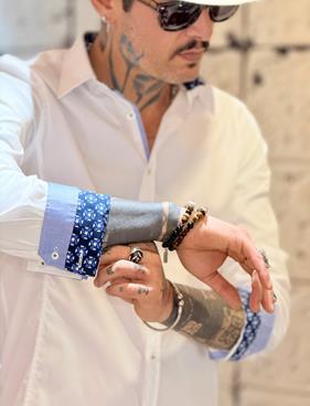 Camisa Blanca Cerchio puño detalles en azul | Aragaza - Tu estilo hecho en Barcelona - Barcelona Fashion - Camisas de Calidad
