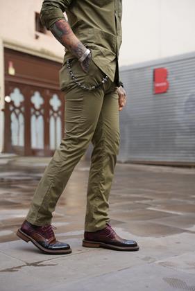Pantalón Prime aceite | Aragaza - Tu estilo hecho en Barcelona - Barcelona Fashion - Camisas de Calidad